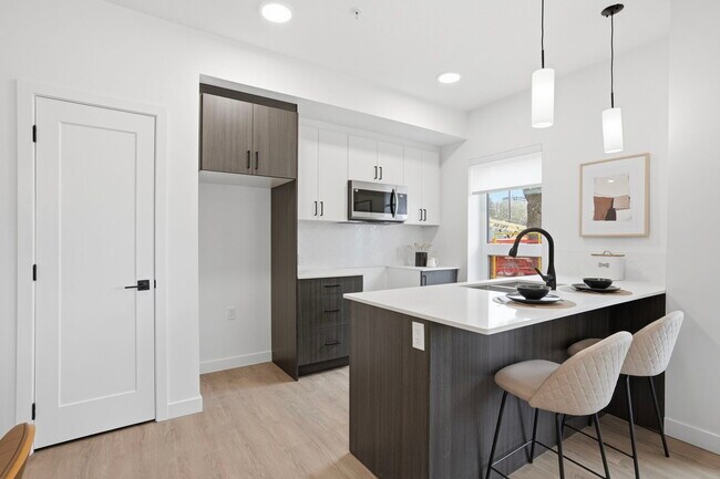 Photo du bâtiment - 7804-7107 107 St NW