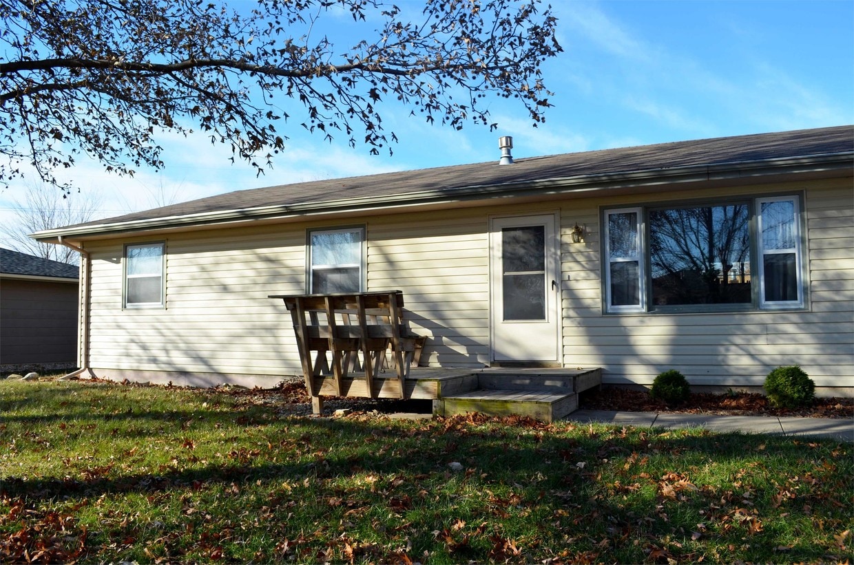 1929 Morning Glory Dr, Manhattan, KS 66502 House Rental in Manhattan