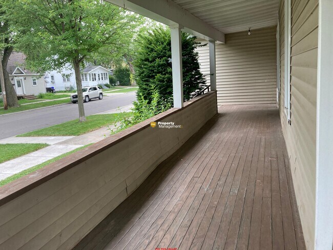 Foto del edificio - 1103 W Lawrence St