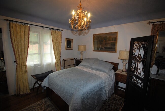 Bedroom - 1402 S Weymouth Ave