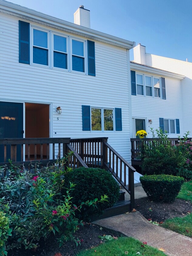 Primary Photo - 333 Pond St