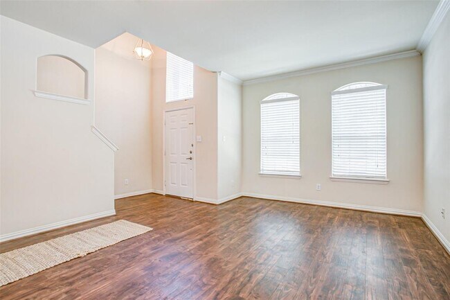 Building Photo - 1208 Shamrock Dr
