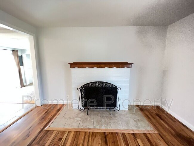 Building Photo - 5400 Flint St