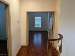 Building Photo - 5764 Yellowcrest Ct