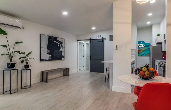 Foto del edificio - 2627 Douglas Ave