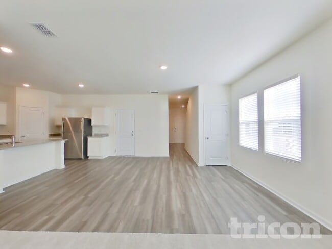 Building Photo - 1066 Large Poppy Dr