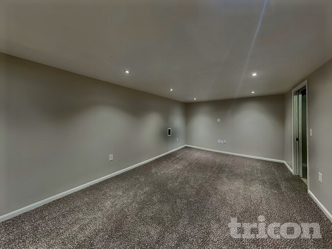 Building Photo - 7035 Montroff Cir