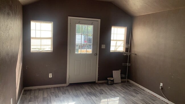 Building Photo - Cheap 1 bed tiny home available for Rent i...