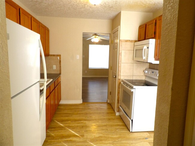 Building Photo - 2827 Mobley