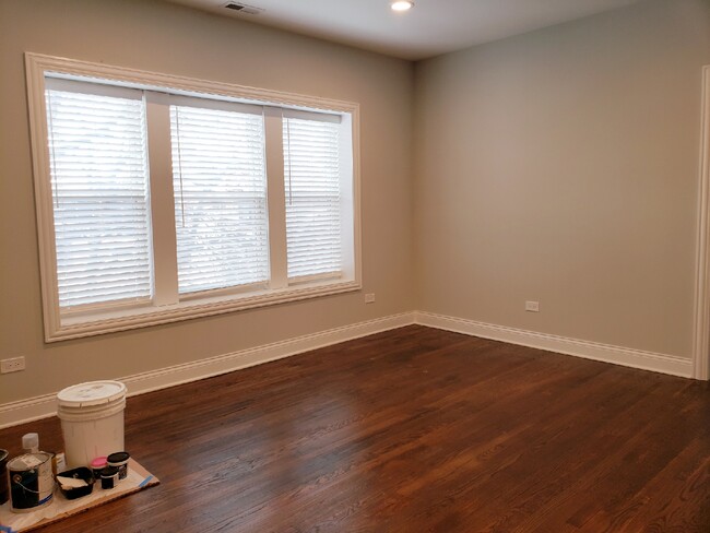 Living Area - 2105 N Lawndale Ave