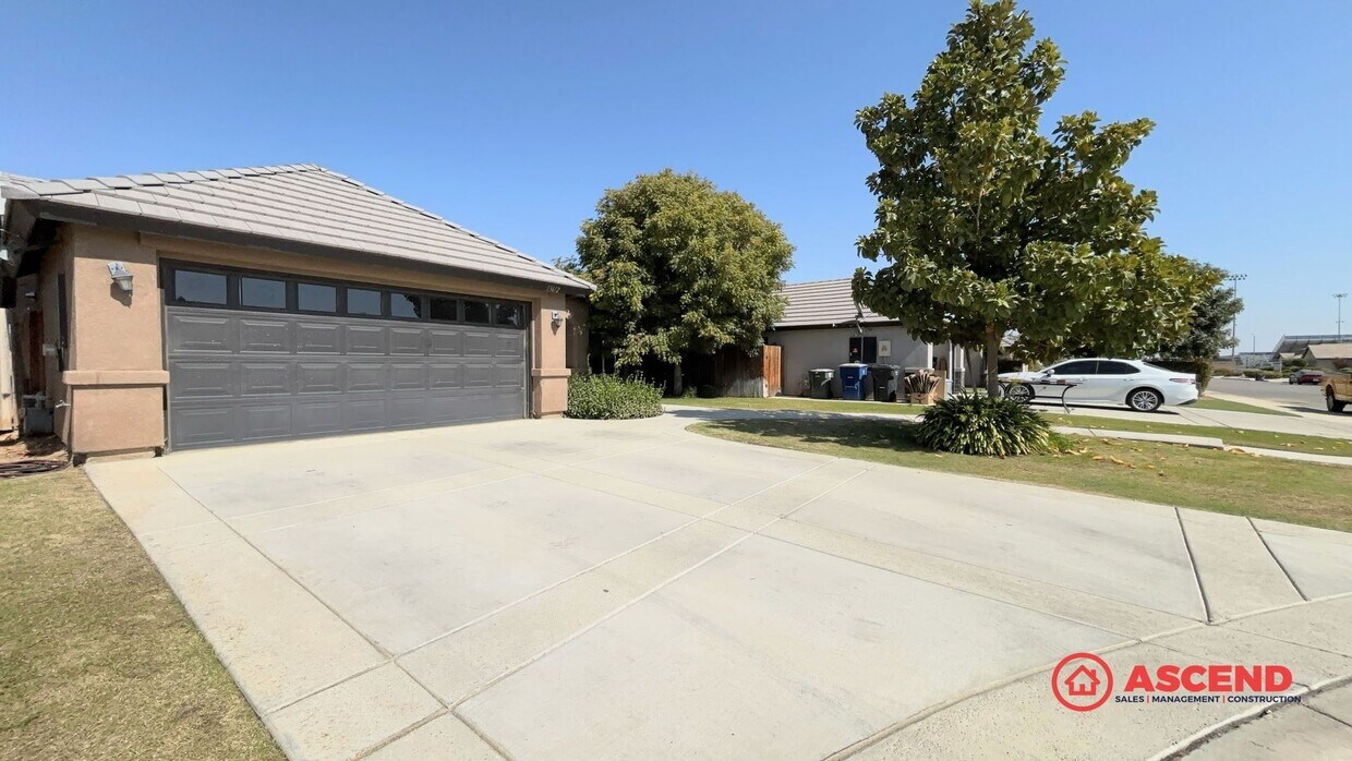 Foto del edificio - 3 Bedroom Home In Southwest Bakersfield!