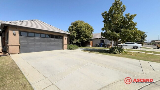 Foto del edificio - 3 Bedroom Home In Northwest Bakersfield!