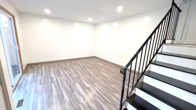 Foto del edificio - 7694 Dunmore Rd