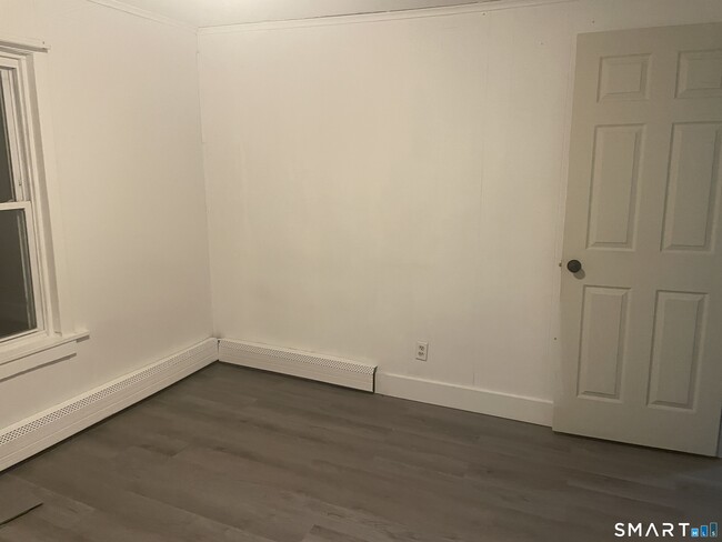 Building Photo - 411 School St