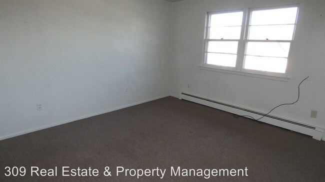 Building Photo - 913 W Garfield Ave