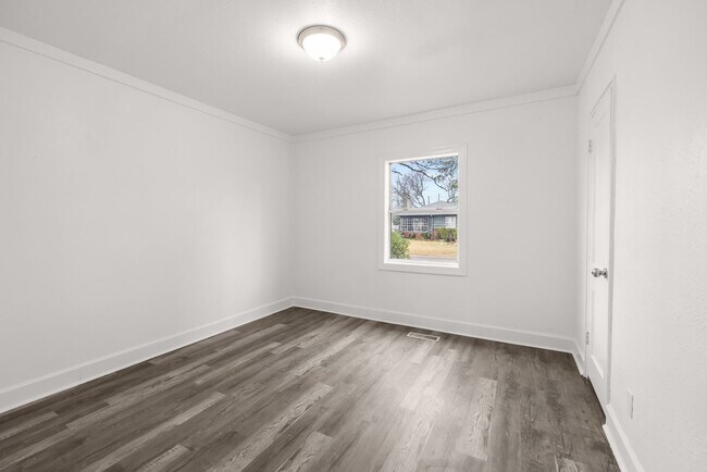 Building Photo - 829 51st St Ensley