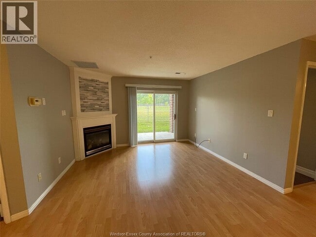 Building Photo - 3160 Wildwood Dr