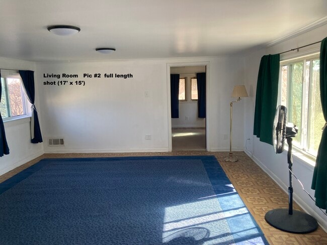 Living Room full length 17 x15' - 1589 N Saginaw St