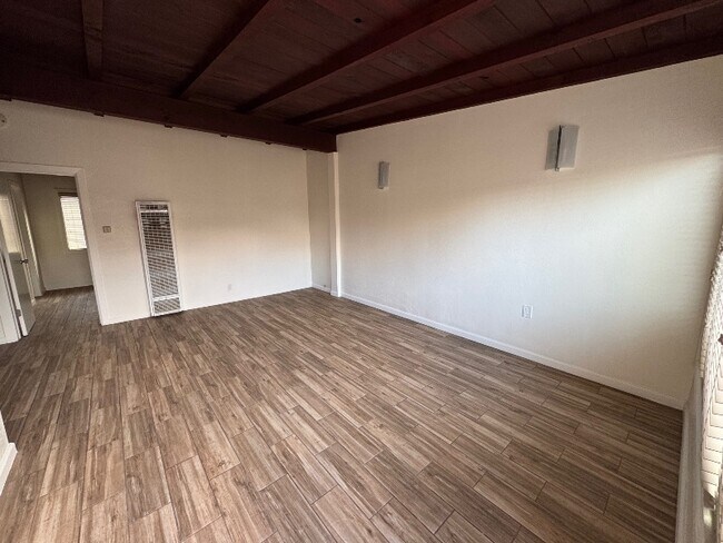 Foto del edificio - 1422 Manhattan Beach Blvd