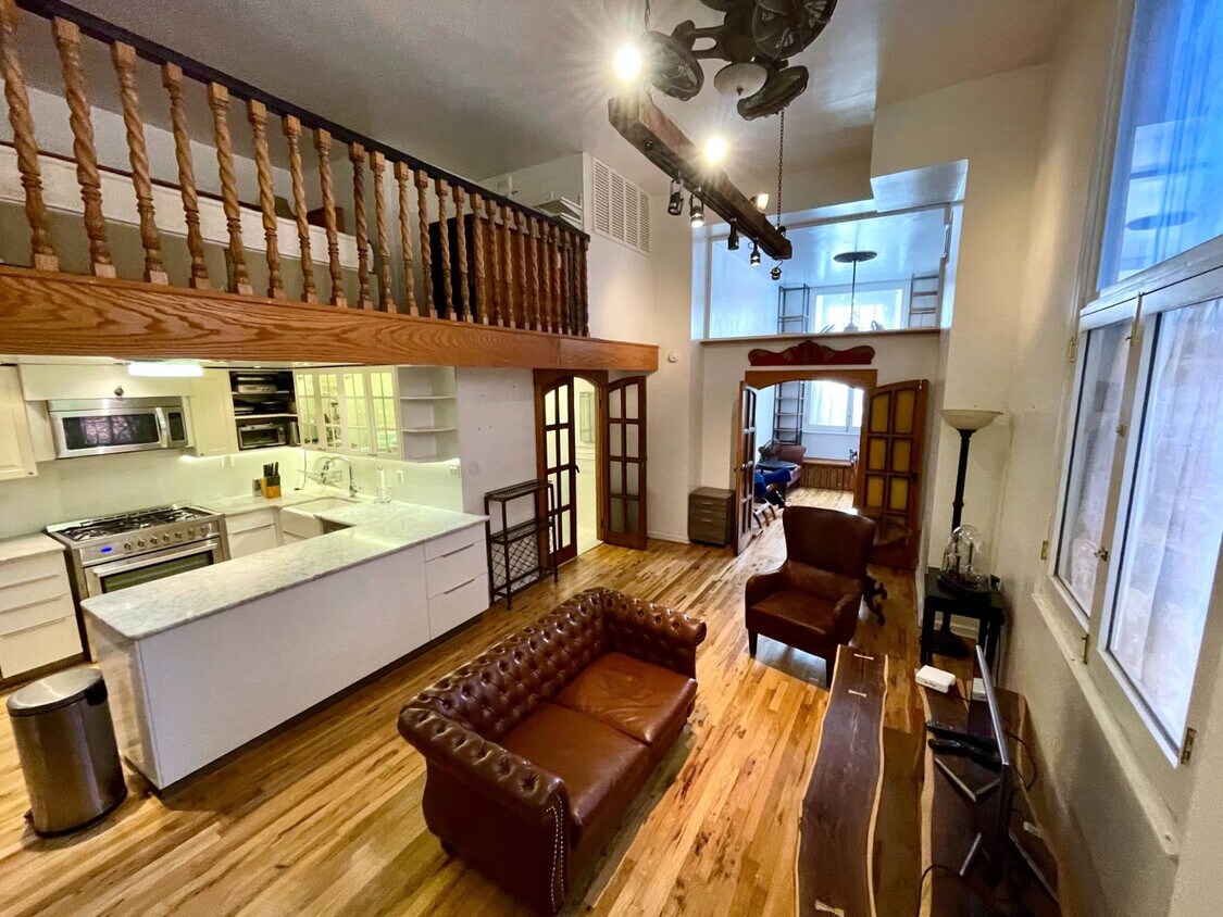 Foto principal - 358 Court St