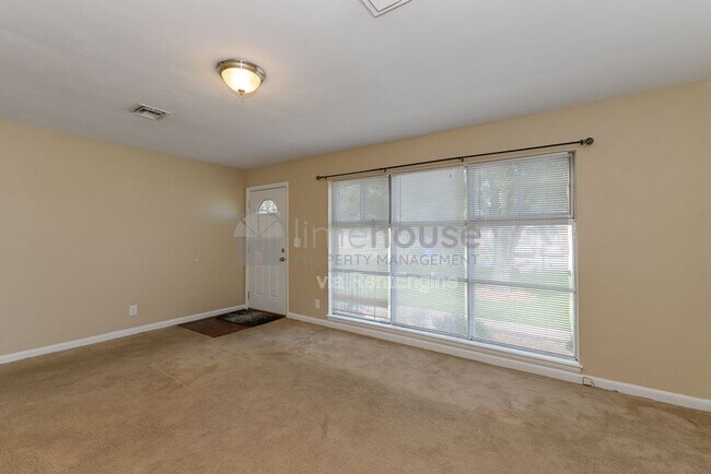 Foto del edificio - 290 Sedgefield Ave