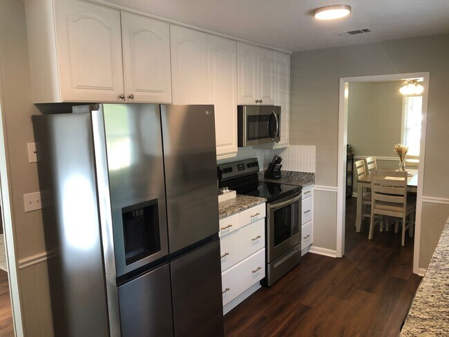 Foto del edificio - 5438 Brookview Dr