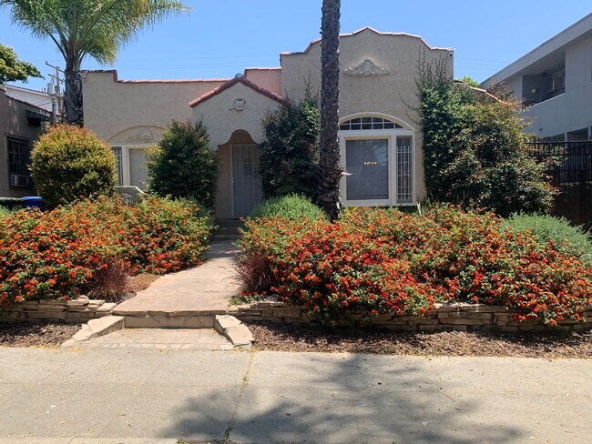 Building Photo - 1010 Havenhurst Dr