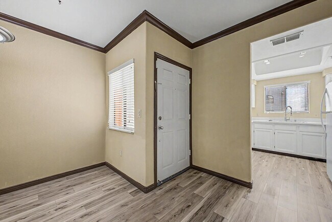 Foto del edificio - 750 E Northern Ave