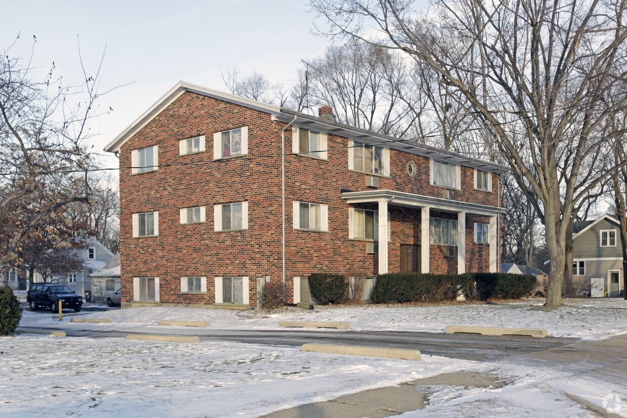 Primary Photo - 2735 Longstreet Ave
