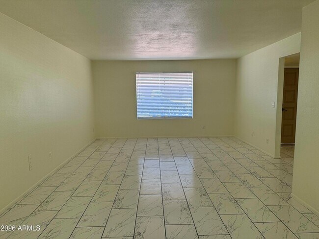 Building Photo - 4731 W Paradise Ln