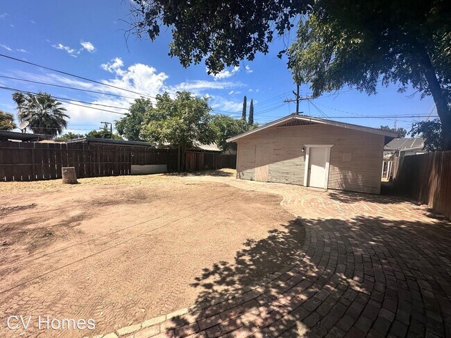 Building Photo - 2 br, 1 bath House - 670 E. Inyo Ave.