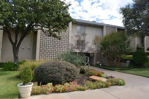 Primary Photo - 2301 Ridgmar Plz
