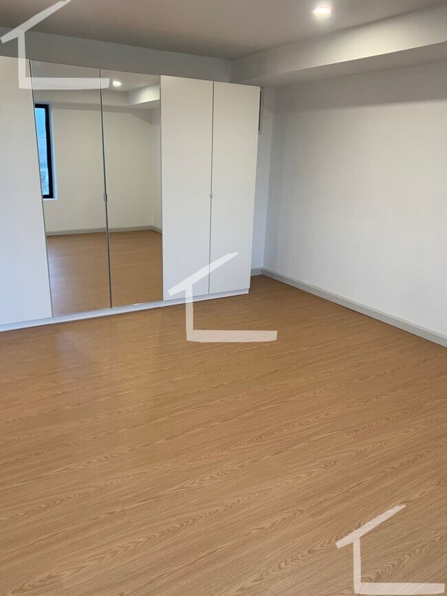 Foto del edificio - New, Luxury Listing in Coolidge Corner!  State of the Art Appliances, Marble Bathrooms, Spacious ...