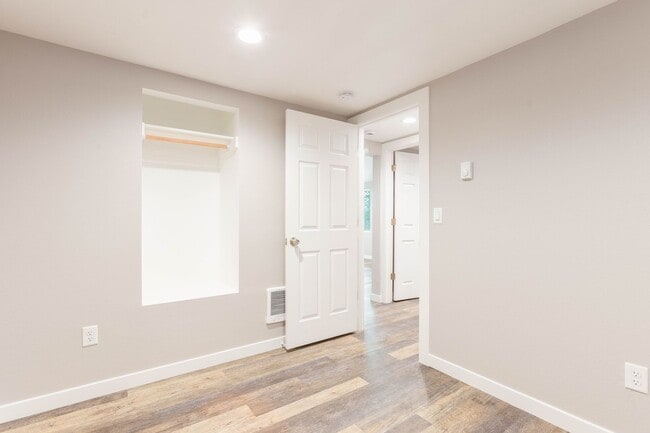 Building Photo - 506 Southway Dr