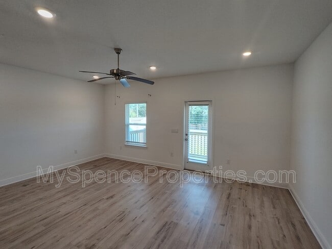 Building Photo - 5 Renea Cv