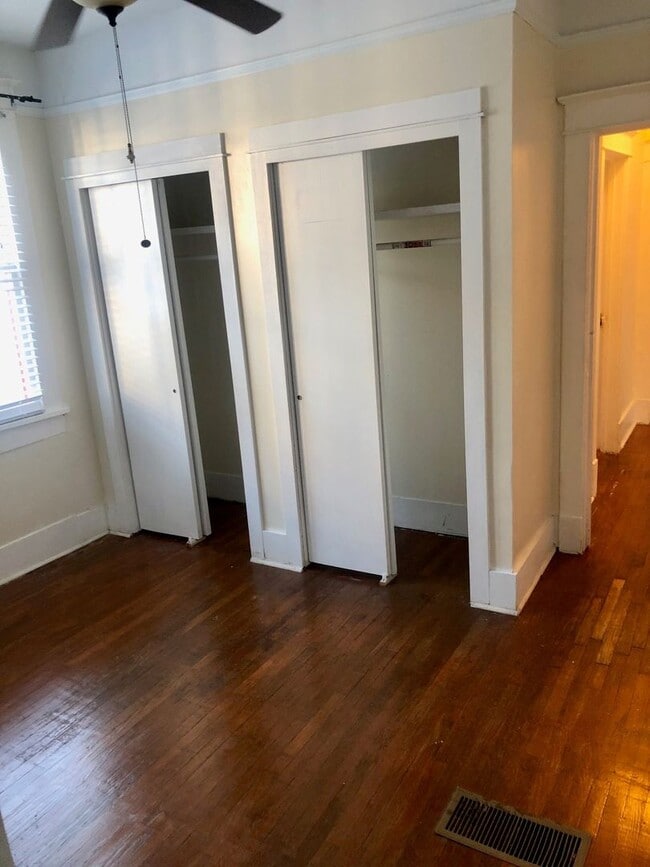 Foto del edificio - Spacious 2BD with Sun Room and Large Backyard