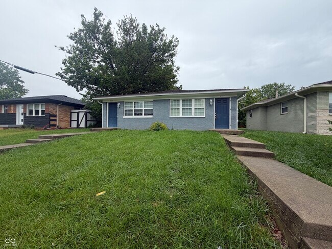 Foto del edificio - 2417 N Bolton Ave