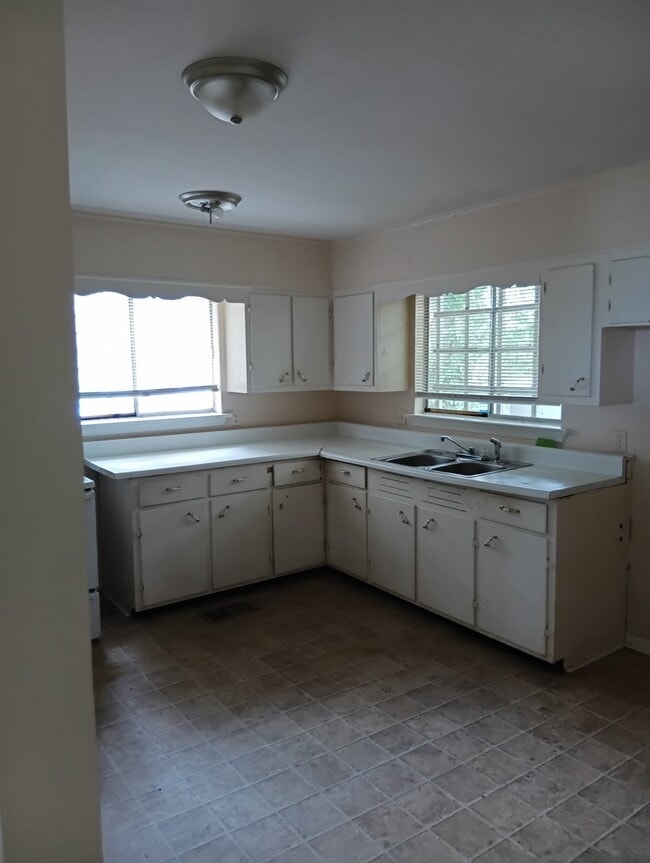 Kitchen & Dinette - 3807 15th Ave