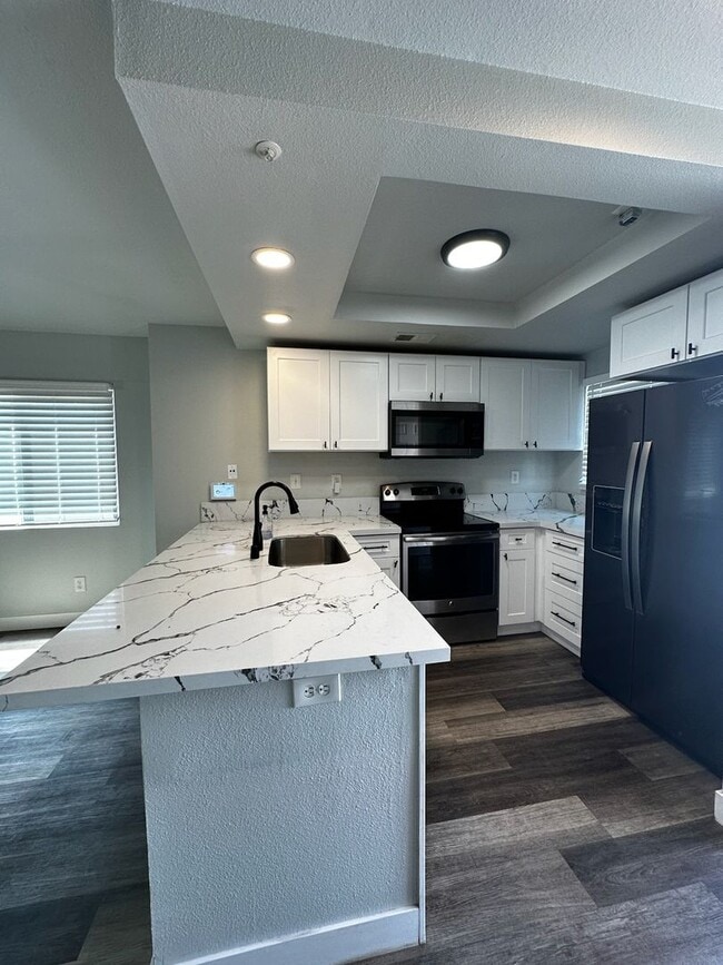 Building Photo - Renovated 2 Bedroom, 2.5 Bath with Washer and Dryer Plus A/C. MUST SEE!!!