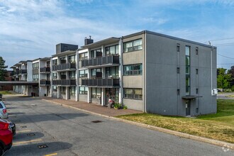 Building Photo - 4750 Bathurst Street