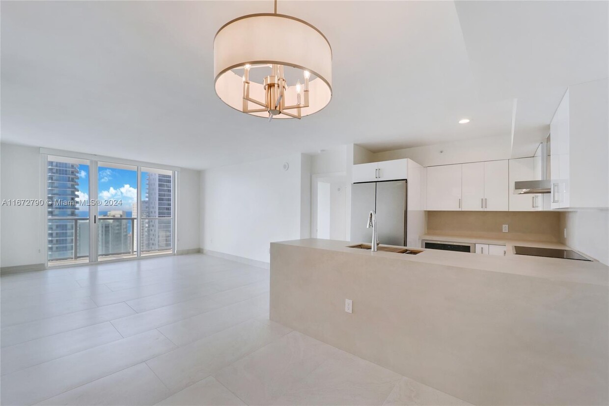 Foto principal - 1155 Brickell Bay Dr