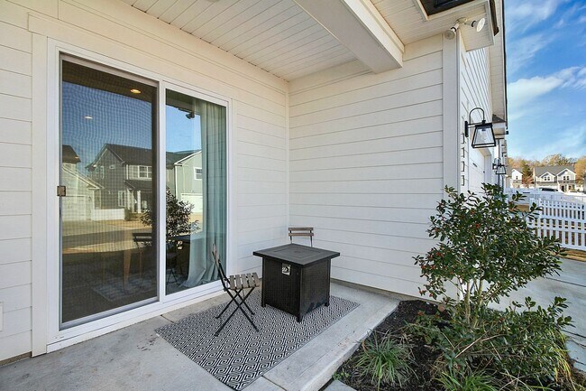 Building Photo - Stunning Matthews home available 2/1/2024
