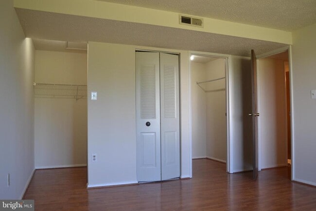 Building Photo - 800 Heather Ridge Dr