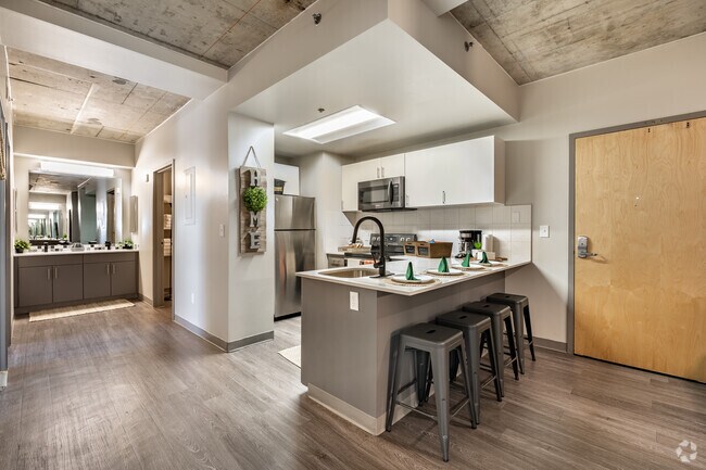 4 habitaciones, 2 baños - 1000 pies cuadrados - Cocina/comedor - Auraria Lofts