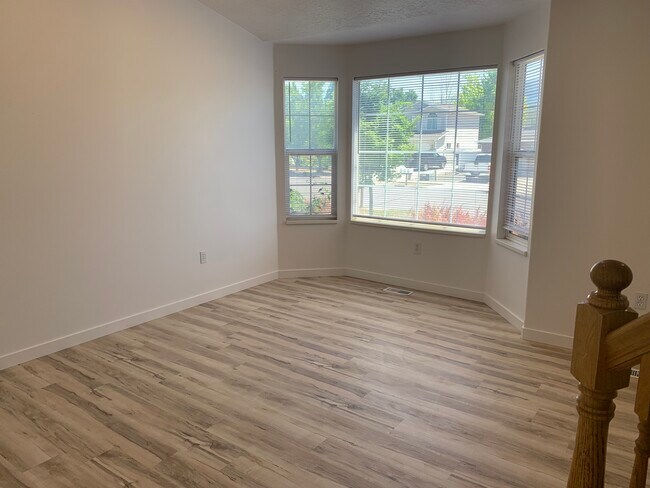 Habitación delantera - 1439 N 2375 W