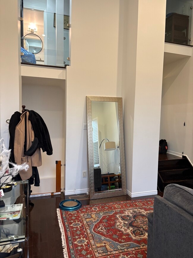 Photo du bâtiment - 287 Kingswood Rd