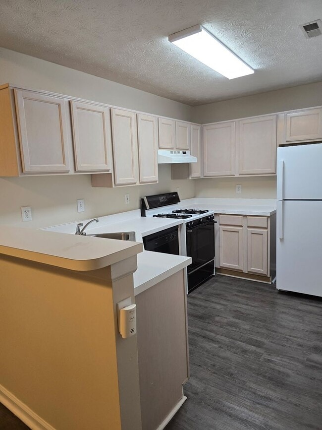 Building Photo - Rare 2 bed 2 bath home located in Austell