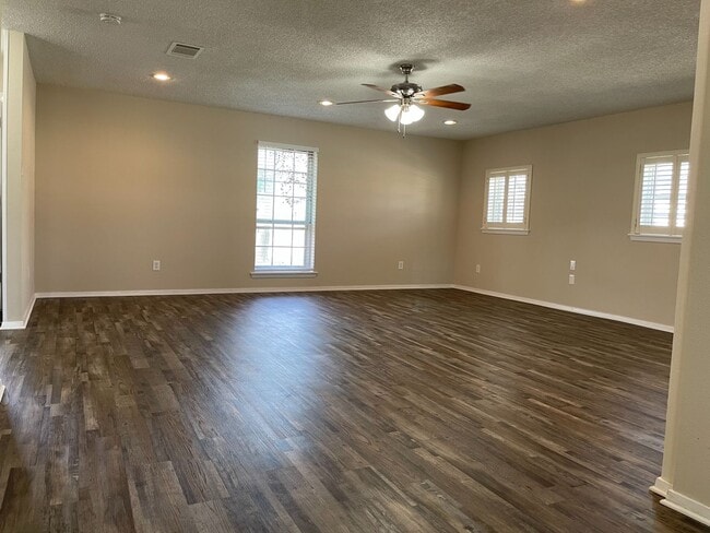Foto del edificio - 4/2/2 North Richland HIlls
