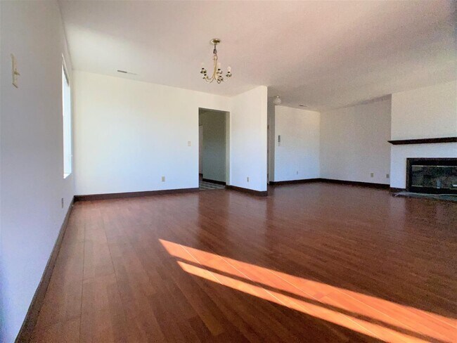 Building Photo - 3090 San Bruno Ave