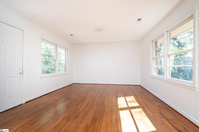 Building Photo - 705 Ravenel St